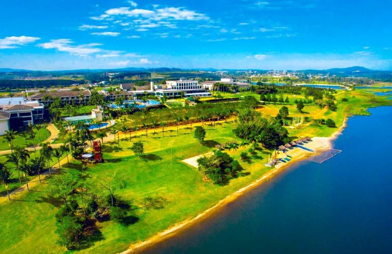 Vista aérea magnífica do Club Med Lake Paradise